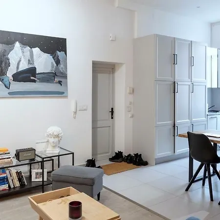 Plaza Modern Aparthotel